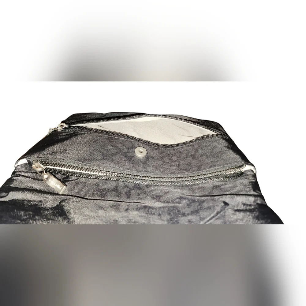 Baggallini Flip Zip Crossbody Black Cheetah Emboss - Picture 11 of 11